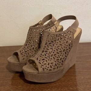 Chinese Laundry faux suede wedges